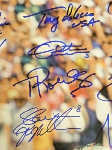 1999 קבוצה חתמה על ארהב אלופת גביע העולם לנשים 16x20 צילום שטיינר ו- JSA מלאה - תמונות כדורגל עם חתימה